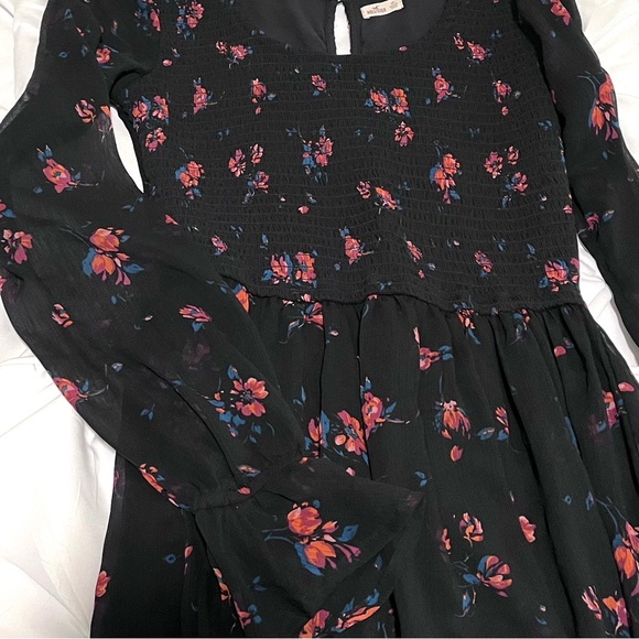 Hollister Black Floral Flutter Sleeved Dress, Size XS, Excellent! - Picture 4 of 11
